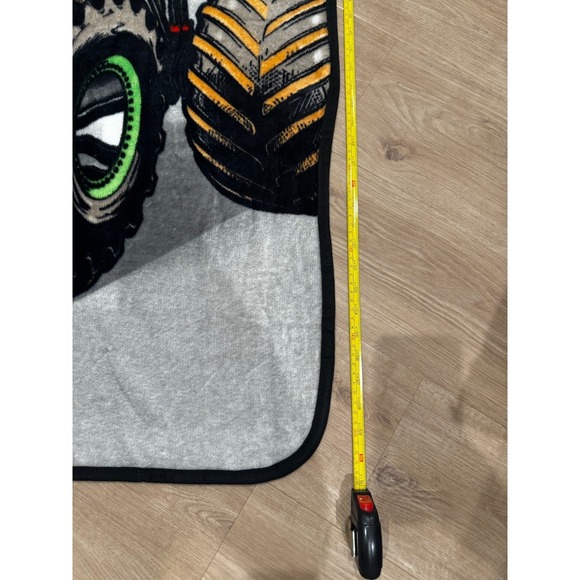 Monster Jam Grave Digger Kids Multicolor Monster Truck Super Soft Fleece Blanket - Picture 8 of 8